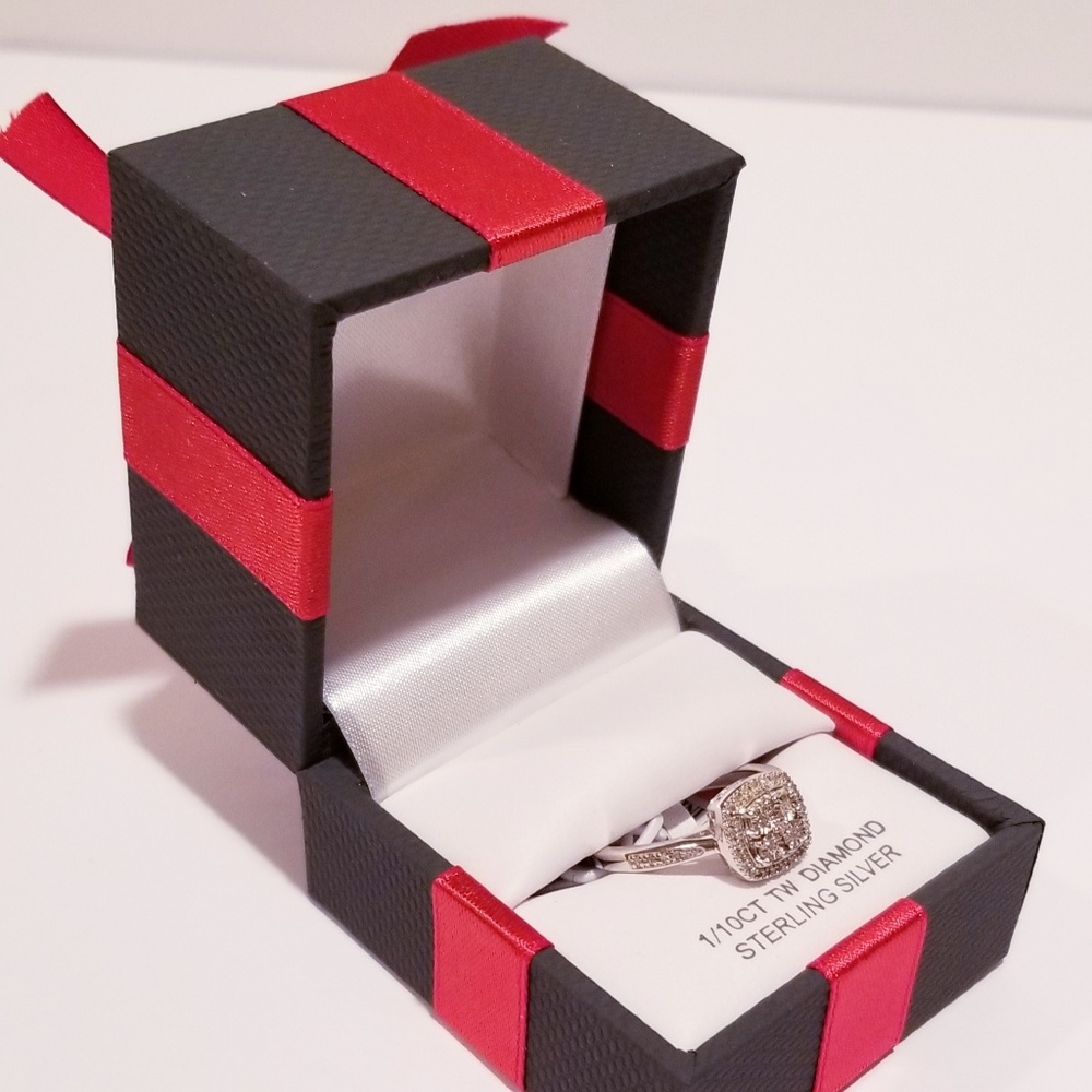 1/10 CT. T.W. Genuine Diamond Ring - Picture 6 of 7